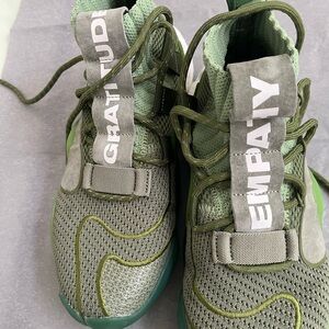 Adidas Pharrell crazy BYW X size 8 green